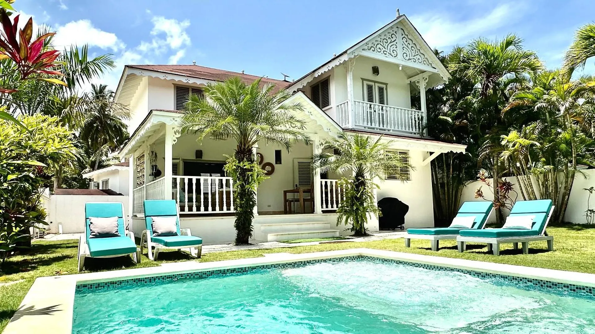 Villa 4Bdrms 3.5Baths With Pool, Jacuzzi And Starlink Wifi contacts