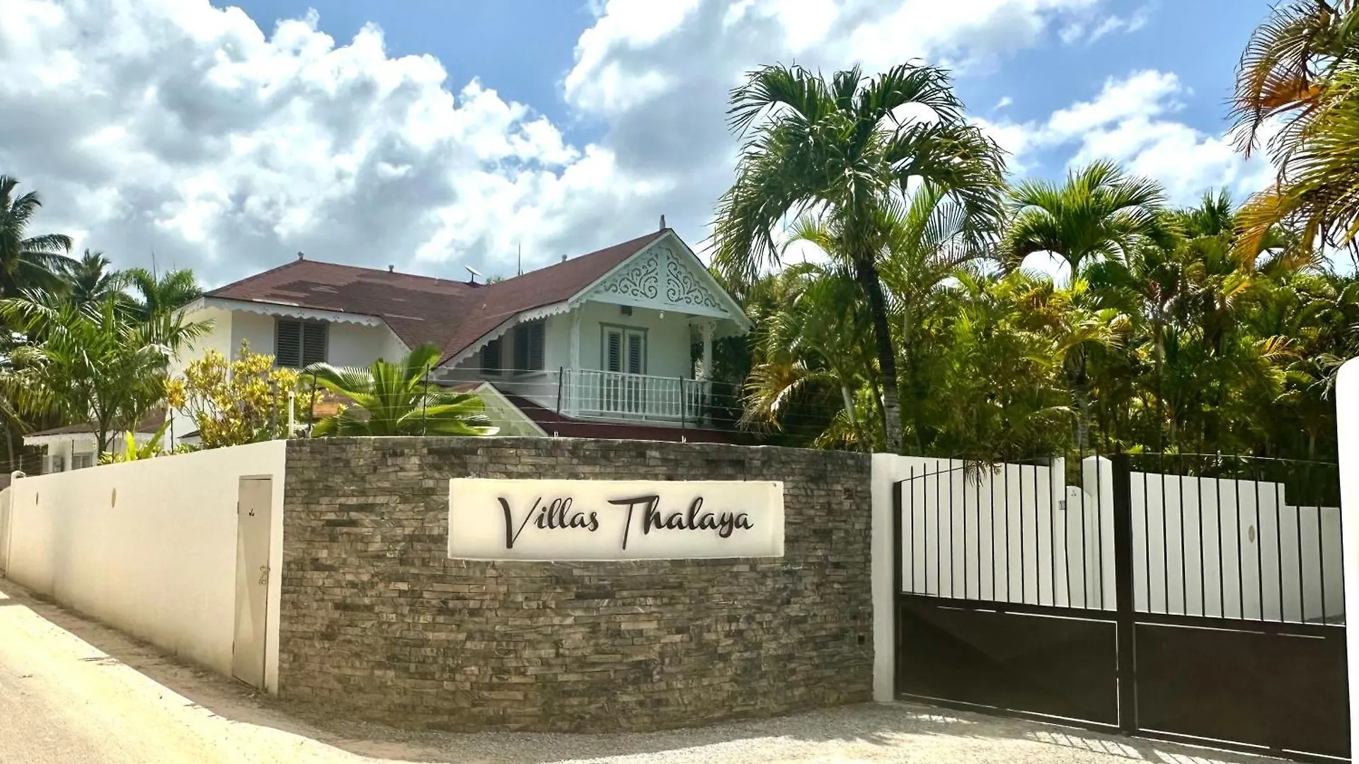 Villa 4Bdrms 3.5Baths With Pool, Jacuzzi And Starlink Wifi Las Terrenas